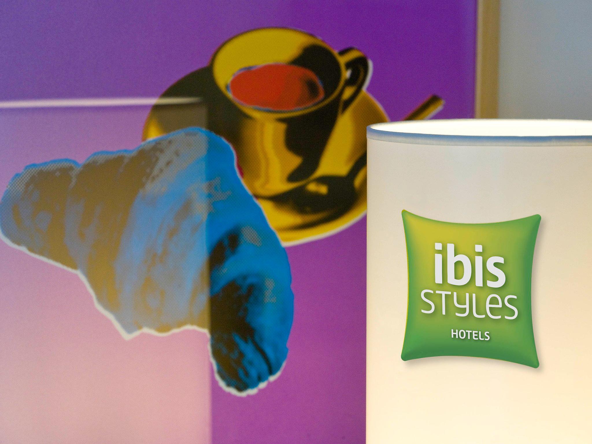 Ibis Styles Paris Cadet Lafayette Hotel Exterior photo