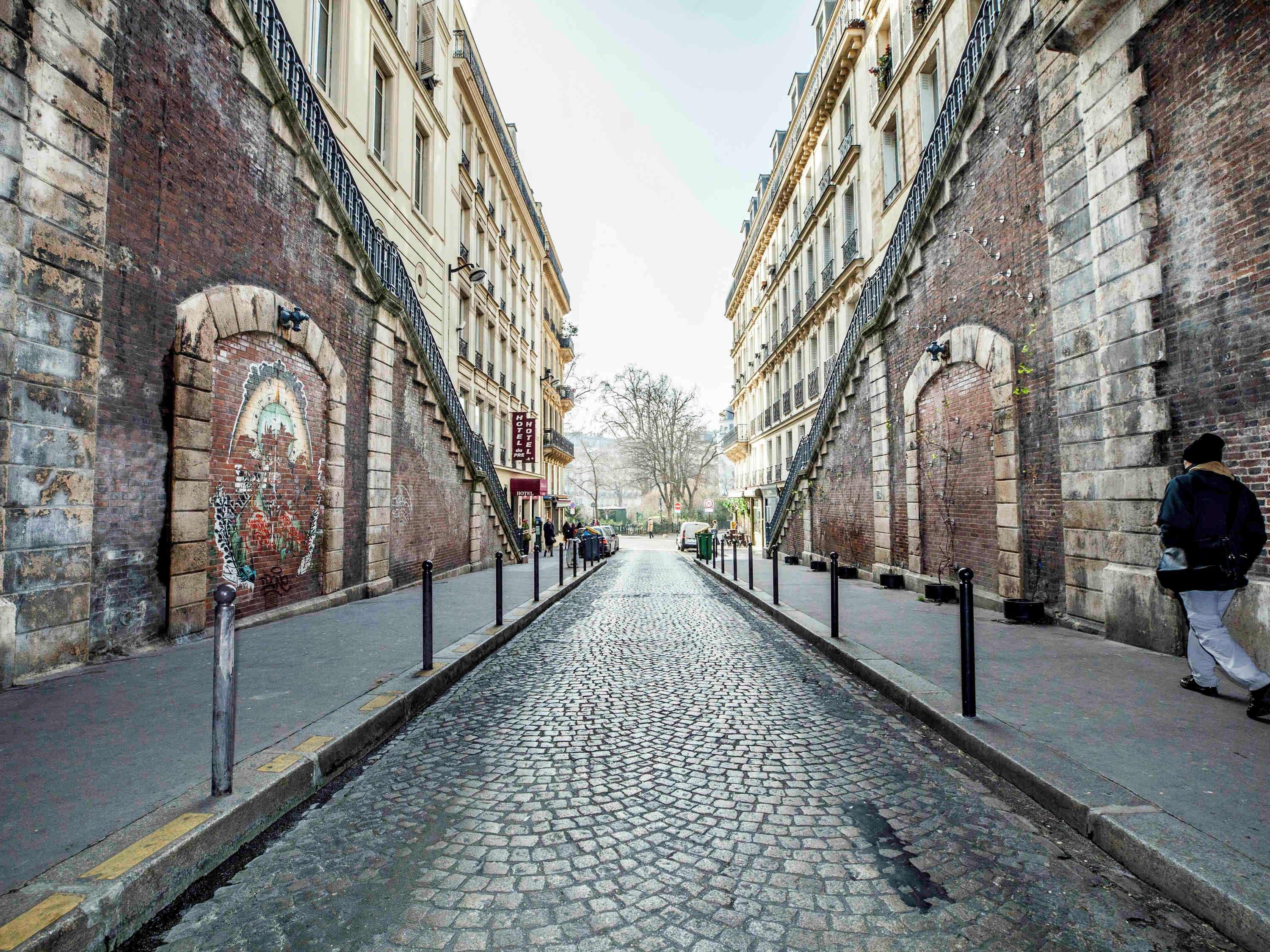 Ibis Styles Paris Cadet Lafayette Hotel Exterior photo